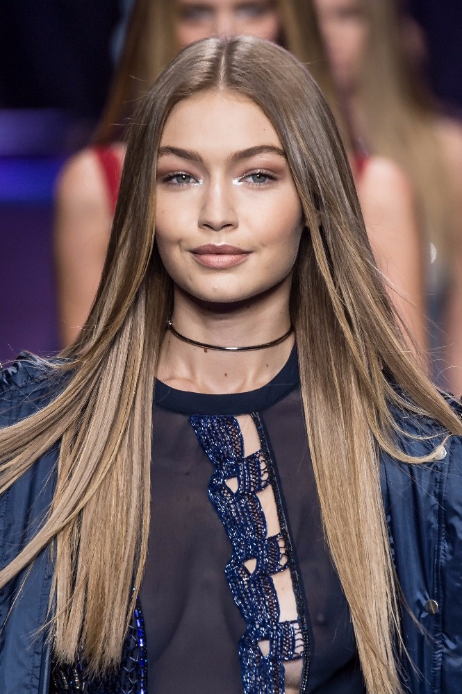 خطوات سريعة للحصول على إطلالة جيجي حديد المذهلة!