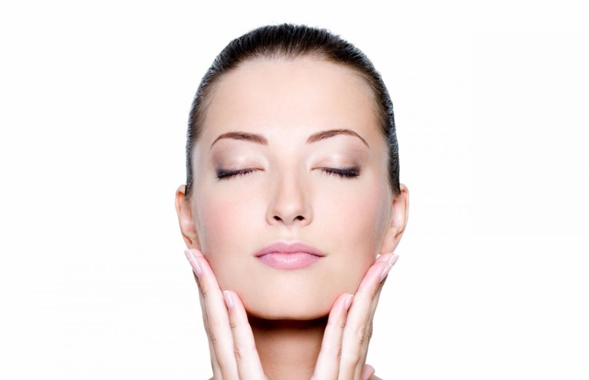 إليك القناع السحري الذي يجعل بشرتك أصغر بـ10 سنوات... لن تصدّقي ما هو مكوّنه الأساسي!