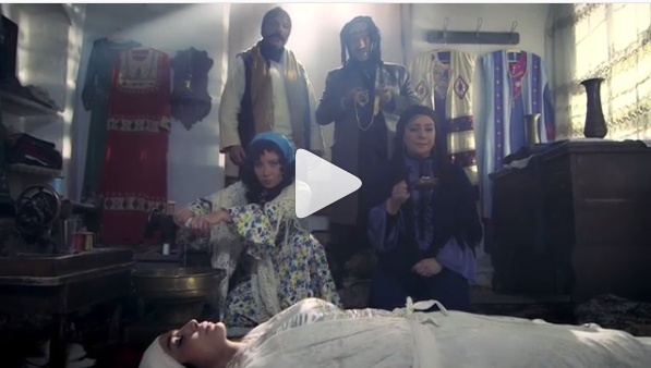 بالفيديو - سلافة معمار وشكران مرتجى تقتلان روعة ياسين بإجرام نادر!