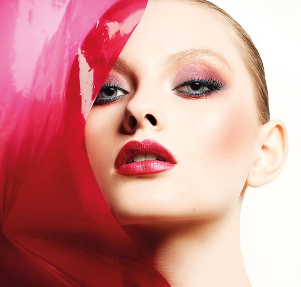 الأحمر لماكياجك...  هل تجرؤين؟