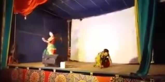 بالفيديو - لحظة وفاة راقص على المسرح.. شاهدوا ماذا حصل!