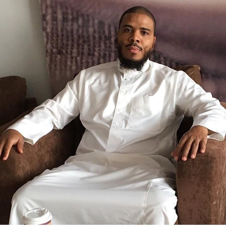 قصّة مدهشة - مغني راب أميركي يتخلى عن ثروته ليبيع القهوة في السعودية.. إليكم التفاصيل!