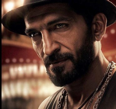 عمرو واكد يتنازل عن جزء من أجره لسبب غريب!