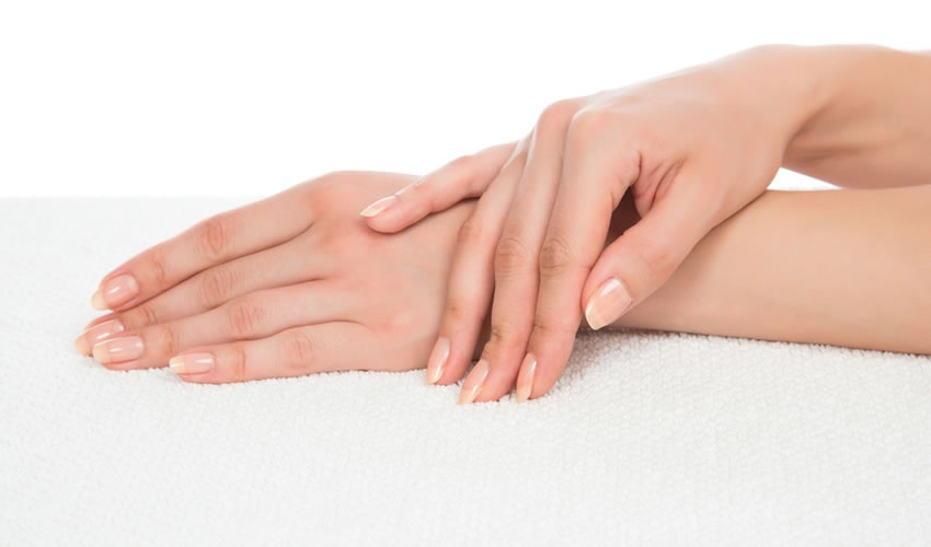 كيف تحافظين على شباب يديك بثلاث خطوات؟