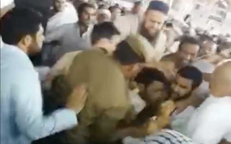 معلومات جديدة - رش البنزين في الكعبة احدث طرق الانتحار!