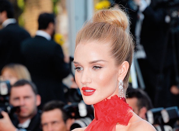 تعلّّمي تطبيق ماكياج روزي هنتينغتون Rosie Huntington