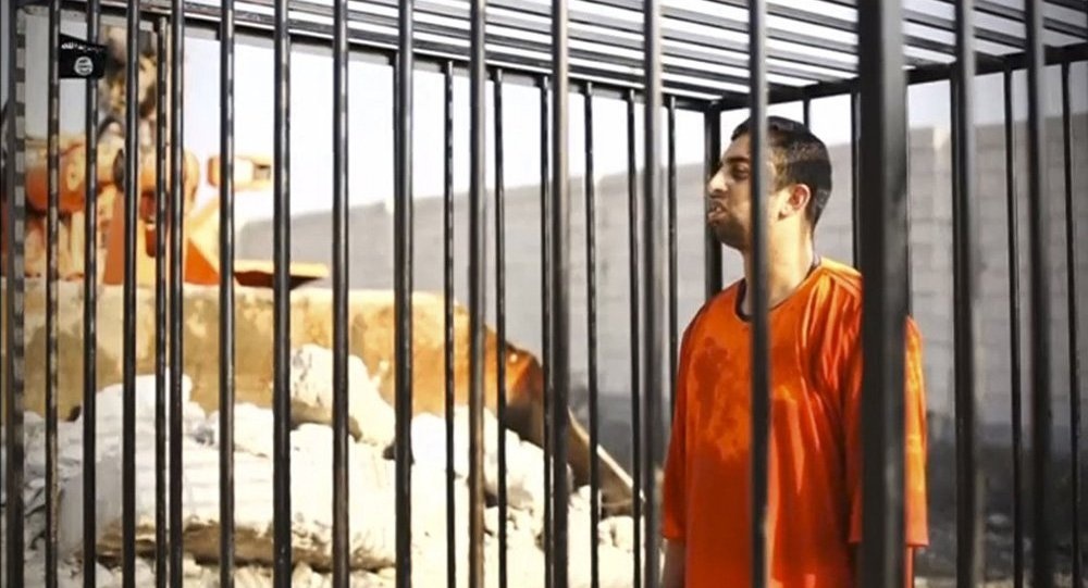 بالفيديو - بعد سنتين على وفاته.. داعشي سابق يروي عملية حرق الطيار الكساسبة ويكشف هوية الفاعل!!