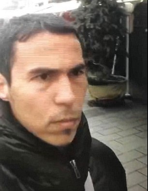 بالفيديو - معلومات جديدة عن هجوم اسطنبول.. ماذا احتوت كاميرات المراقبة وكيف خرق الارهابي الامن؟؟