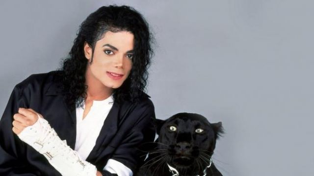 بعد سنوات على وفاته.. الكشف عن هوية الوالد الحقيقي لنجل مايكل جاكسون!!