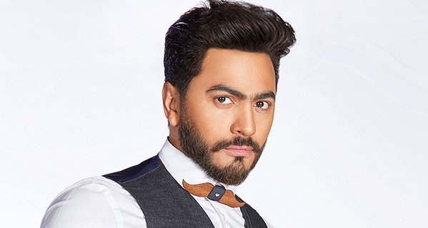 بالفيديو - تامر حسني يتفاعل مع بث مباشر على 