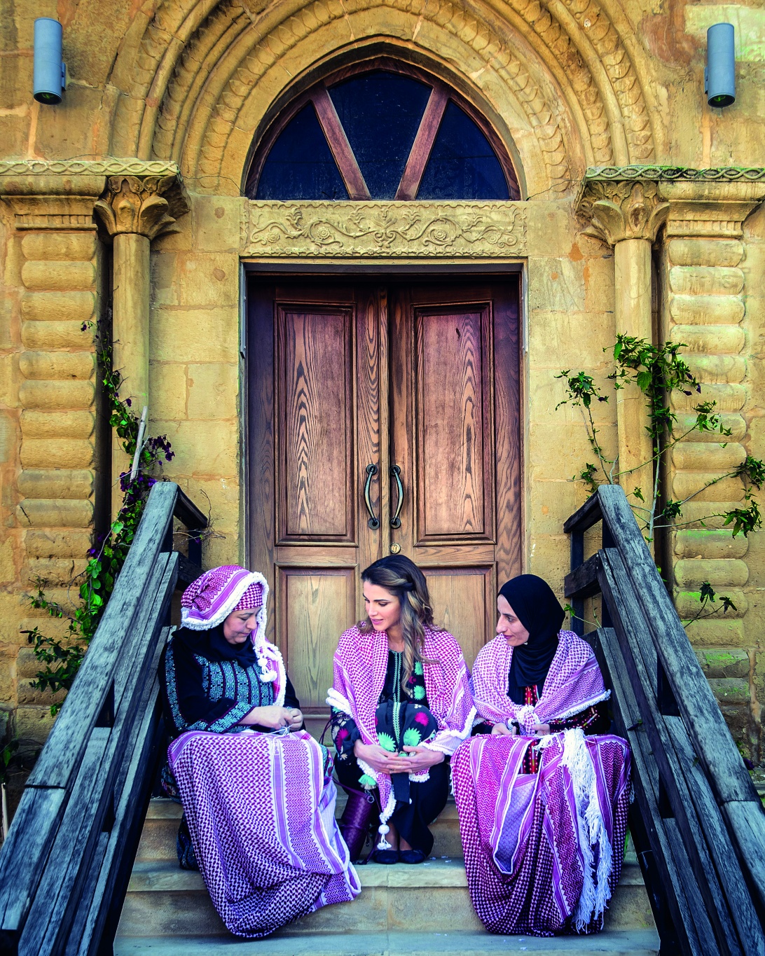 الملكة رانيا تزور مدينة السلط