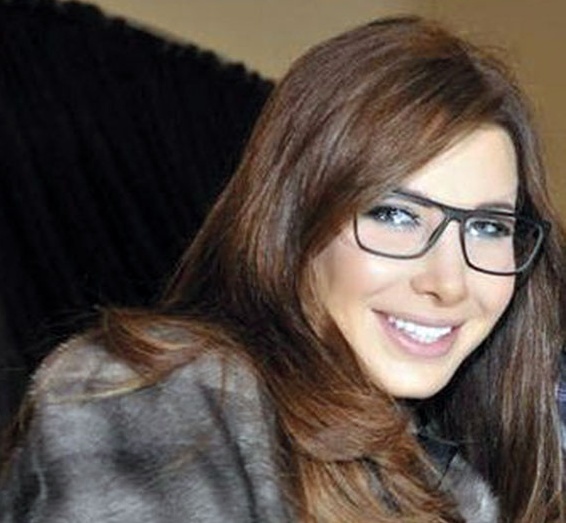 كوني جذابة بالنظارات كالنجمات