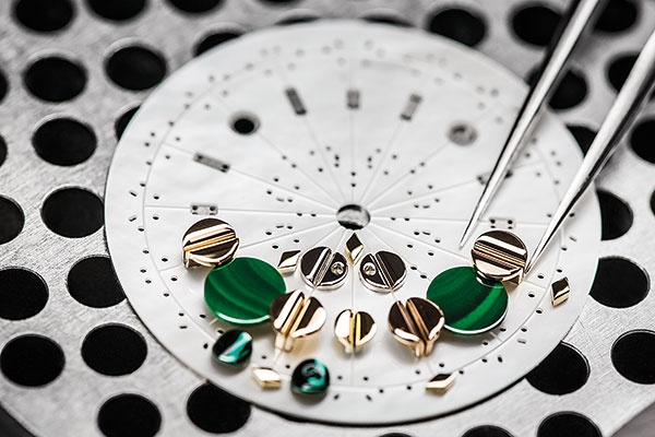 Dior تطرّز الوقت في ساعة Dior Grand Soir Kaléidiorscope