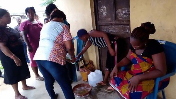 بالصور - في واقعة غريبة.. إمرأة تنجب طفلاً يشبه 