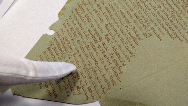 بالصور- شاهدوا رسائل كتبتها أسيرات بولنديات بالبول بسجون النازية