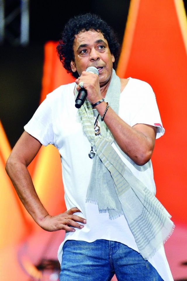 حصرياً: محمد منير يكشف للمرة الأولى حقيقة حالته الصحية