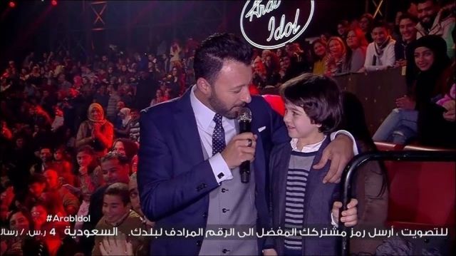 طفل يشارك أحمد فهمي ويخطف الأنظار في Arab Idol ... شاهدوا جماله!