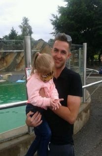 بالصور - رفض الطبيب مساعدته على الانتحار.. وما فعله لا يصدق!!