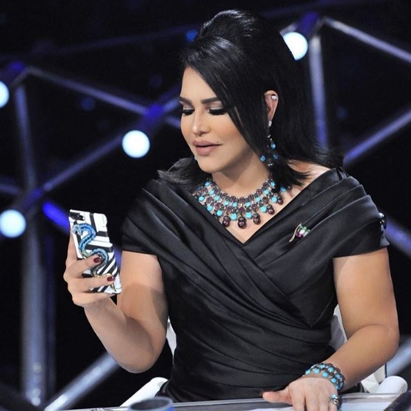 بالصور - هذا هو المشترك الذي تدعمه أحلام للفوز بـ Arab Idol.. مفاجأة!