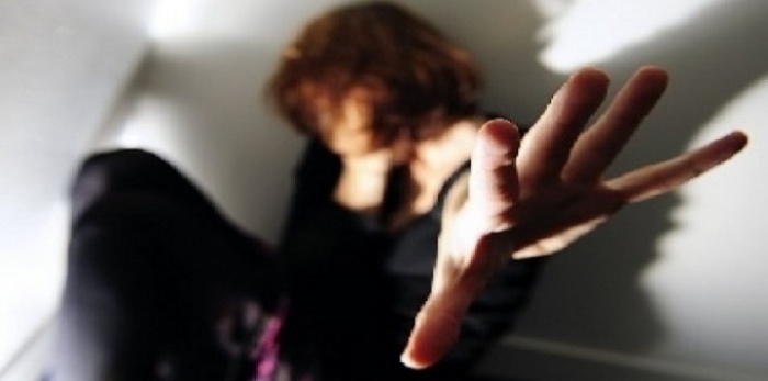 جريمة لا يتصورها عقل - ثلاث أمهات استدرجن جارتهن وقدموها هدية لأبنائهن لاغتصابها!