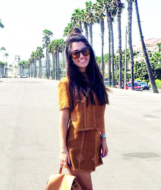 تفتحت عيناي في مدرسةٍ تحمل اسم الأمل وحملتُ أملي معي في غربتي حتى العودة ذات يوم.