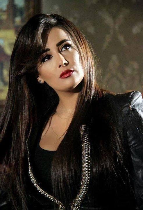 كندة حنا تشعل مواقع التواصل بصور من دون ماكياج... شاهدوا كيف بدا شكلها!