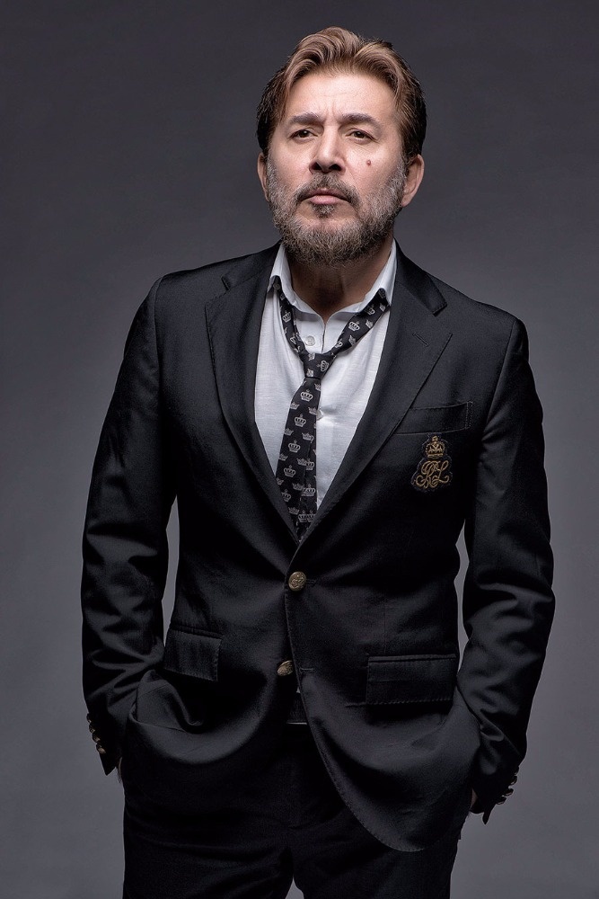 عابد فهد: أعيش حياة مجنونة مع زوجتي