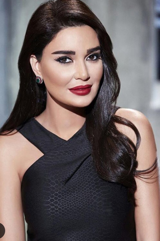 بالصور - سيرين عبد النور تستعين بالشعر المستعار.. اكتشفوا السبب وشاهدوا كيف بدت