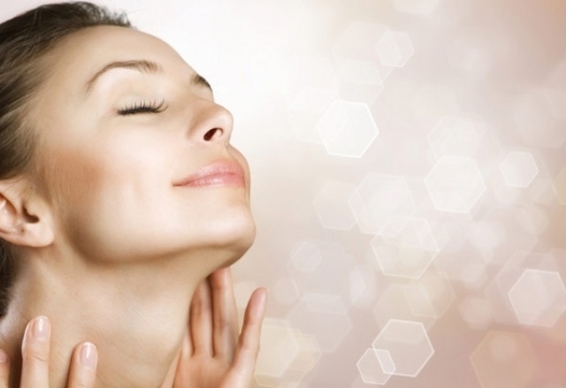 العسل والليمون لصقل العنق