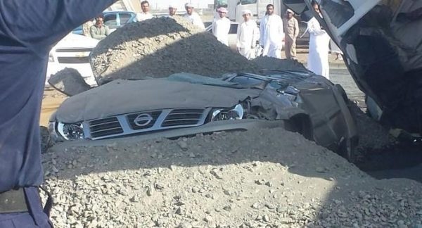 بالصور - إماراتي يُدفن حياً في سيارته!