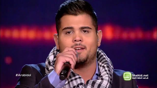 بالصورة - نجم اراب آيدول أمير دندن أمام الضريح: 