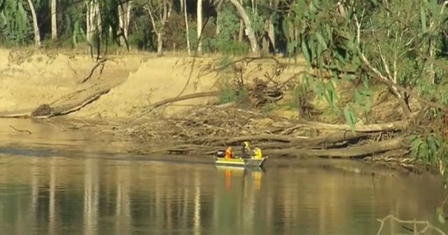 أم ترمي طفلها في البحر.. ولن تصدقوا من أنقذه!