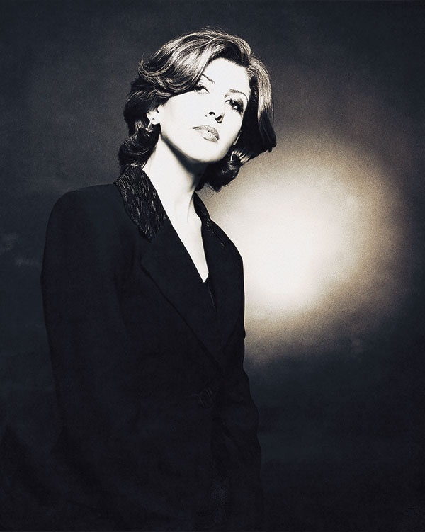 ثقوا بالمرأة...