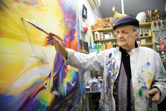 الحوار الأخير مع الفنان التشكيلي وجيه نحلة: أعيشُ بهجة الألوان والأنوار... الحياة تلاوين نراقبها ونتزوّد من جمالها