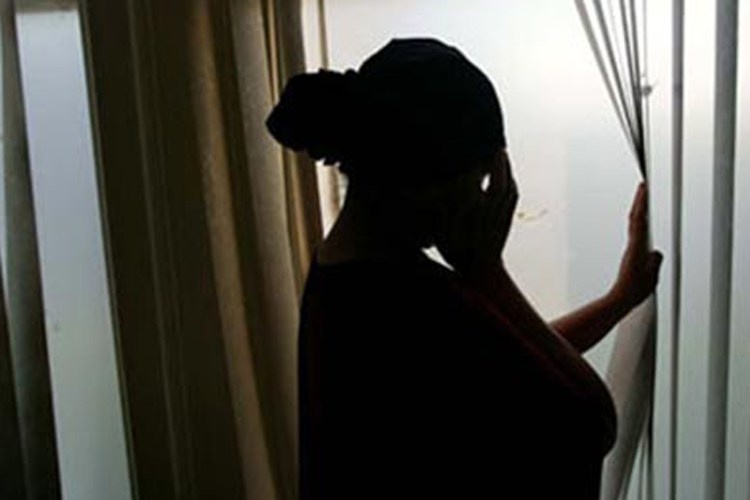 في دبي - طفل يتصرف بطريقة مشينة.. وما تفعله الخادمة به صدم الجميع!