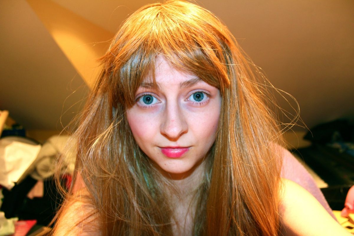 بالفيديو - هكذا تخلّصت من «هوس نتف الشعر»... حيلتها حققت مليونيّ مشاهدة