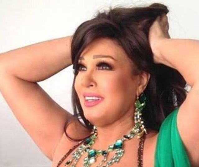 فيديو طريف - فيفي عبده تقلد عارضات الازياء.. شاهدوا كيف مشت!!