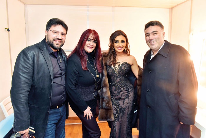 أنغام تستعين بروبوت طائر وفتاتين تطيران