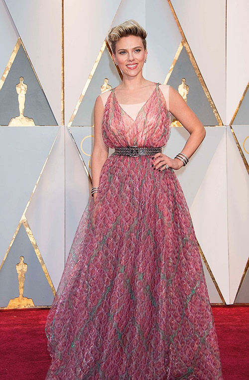 سكارليت جوهانسون في فستان من تصميم Alaia