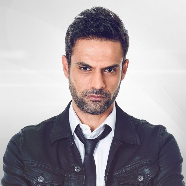 بعد وفاة والده... أمير طعيمة ينشر صورته وكلماته مبكية!