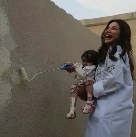 بالفيديو - لجين عمران ترمم منازل الفقراء.. شاهدوا ماذا فعلت بهذه الطفلة!؟