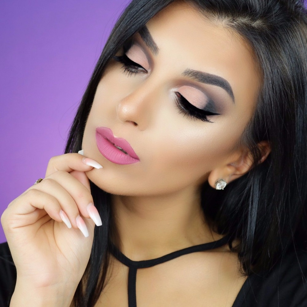 حيلة غريبة فعلاً - هذا ما استخدمته لتطبّق ماكياجها الكامل في دقائق!