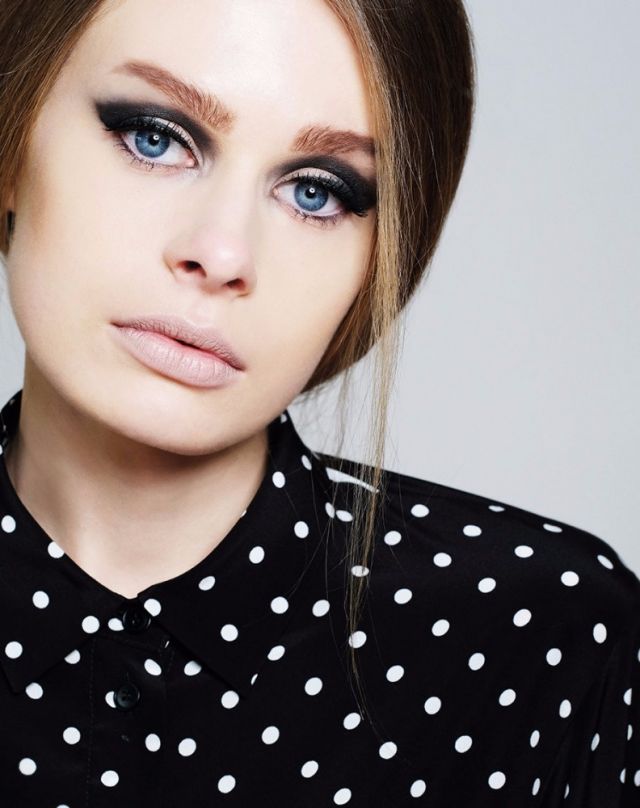 عينان جميلتان
