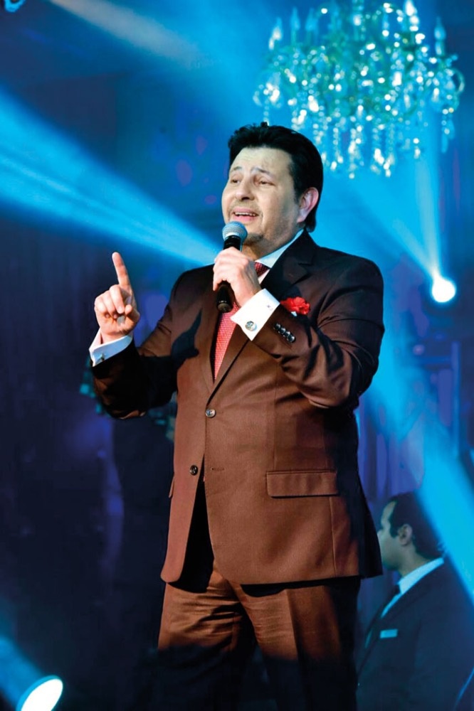 الجمهور يطارد هاني شاكر بـ«السيلفي»