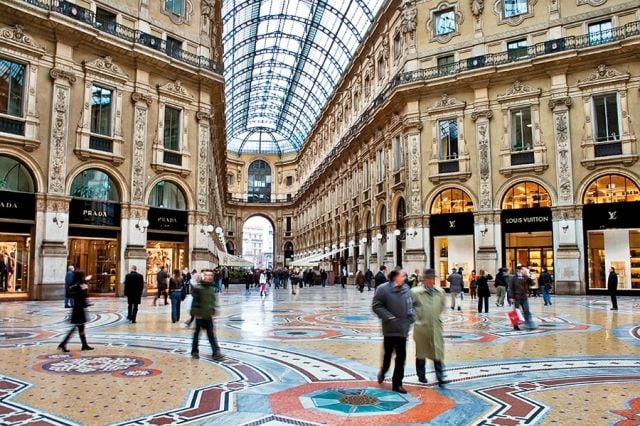 غاليريا فيتوريو إيمانويل الثاني في ميلانو، إيطاليا