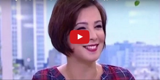 بالفيديو - هجوم عنيف على إعلامية مغربية.. وهذا ما فعلته مباشرة على الهواء!!