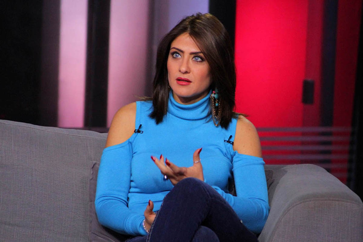 بالفيديو- شاهدي كيف تطبق هيدي كرم هذه الوصفة رخيصة الثمن لتحصل على بشرة مذهلة!