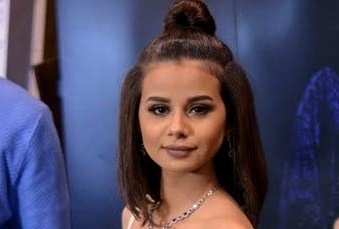 منة عرفة تتحدث للمرة الأولى عن رأي أهلها بملابسها الجريئة!