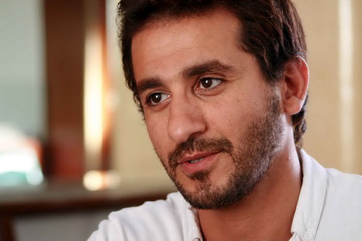 فيديو إنساني مؤثر- أحمد حلمي يحتضن أحد المتسابقين في لفتة رائعة !