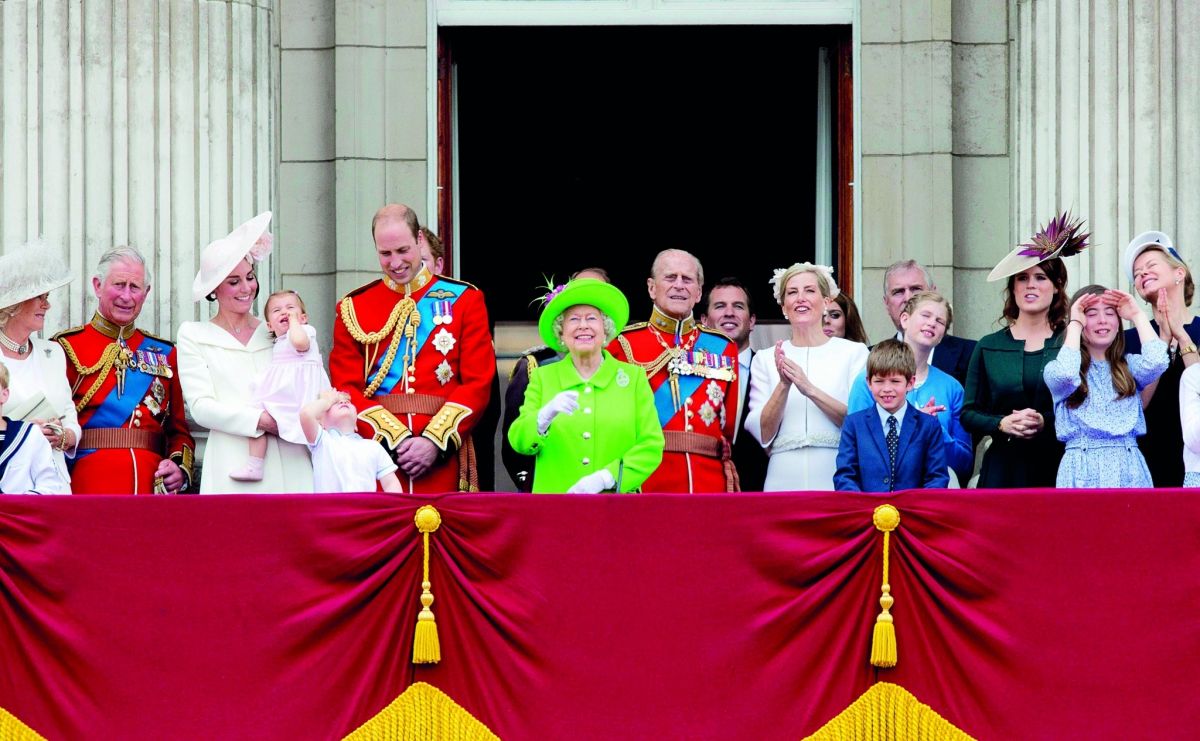 لماذا لا تحب الملكة إليزابيت حفيدتيها بياتريس وأوجيني؟